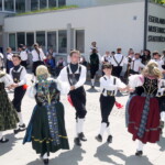 Offene Tanzen und Singen am Sonntag vor dem Egerland-Kulturhaus