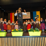 Unter der Leitung von Roland Hammerschmied sang der Chor der Egerland-Jugend